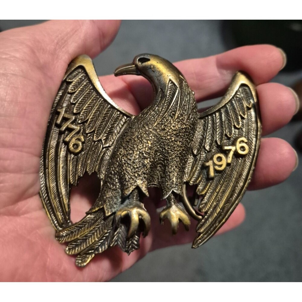 Vintage 1970s Patriotic American Eagle belt buckle, gold-tone finish READ